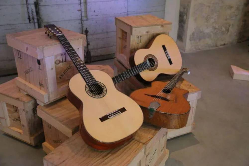 LE MAESTRIO guitares