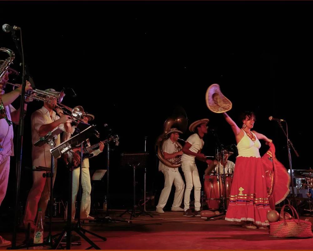 CALLE CARIBE, cumbia mérengué cha-cha et autres rythmes latinos