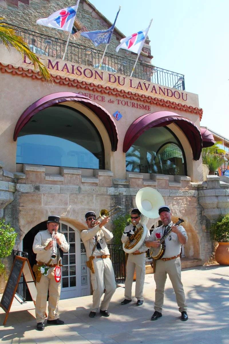 LA BRIGADE, fanfare jazz et swing en chansons