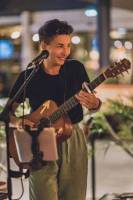 LUCIE AZARD SOLO une guitare, une voix tout en délicatesse des compositions originales