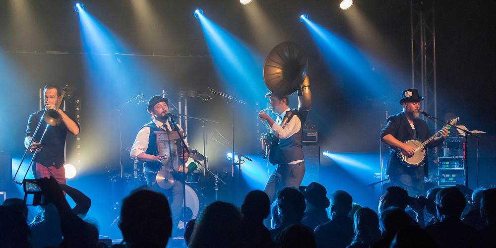 The yellbows live 3